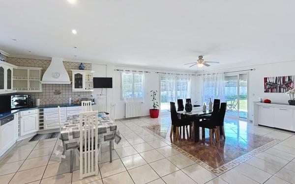 Maison à vendre    5 pièces • 210 m2 Anglet