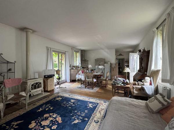Maison contemporaine - Les eyzies Maison de plain pied au calme et avec beau terrain plat