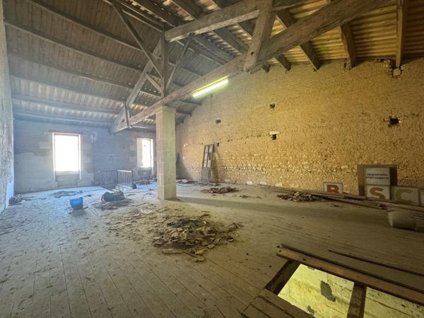 Garage à fort potentiel au coeur de Mirambeau