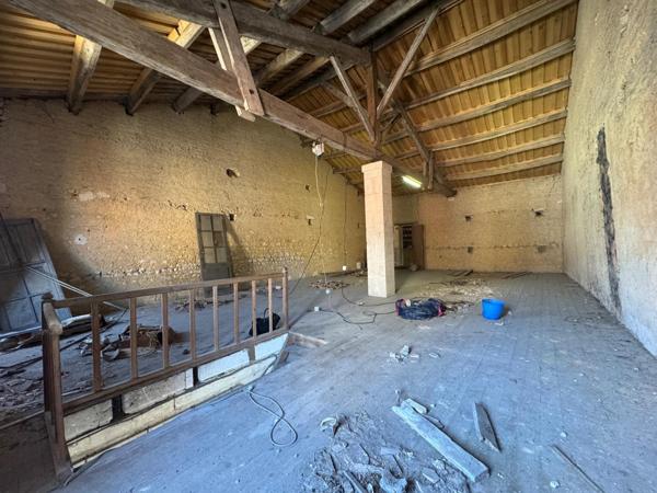 Garage à fort potentiel au coeur de Mirambeau