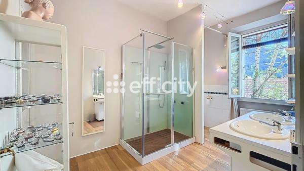 Immeuble 10 pièces - 196 m²