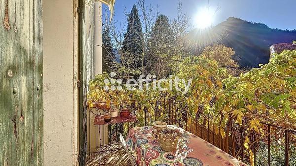 Immeuble 10 pièces - 196 m²