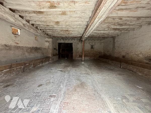 CORPS DE FERME AVEC DEPENDANCES SUR 5473 m²