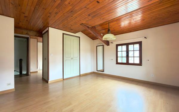 Maison à vendre    7 pièces • 145 m2 Salon-de-Provence