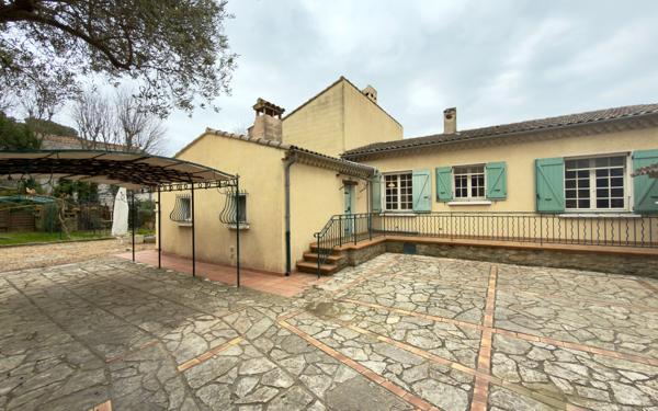 Maison à vendre    7 pièces • 145 m2 Salon-de-Provence