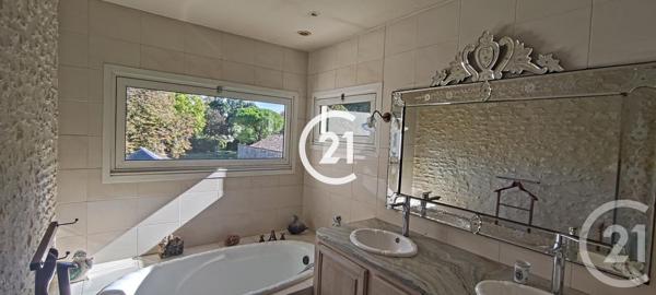 Maison à vendre  6 pièces - 325 m2 COGNAC - 16