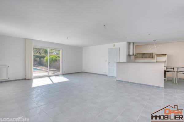 MAISON AVEC PISCINE, GARAGE ET JARDIN