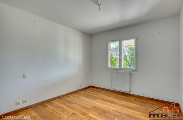 MAISON AVEC PISCINE, GARAGE ET JARDIN