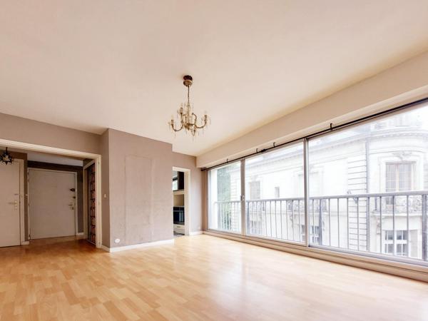 Boulevard Guist'hau.Appartement  - T2 d’angle très lumineux – Hypercentre de Nantes