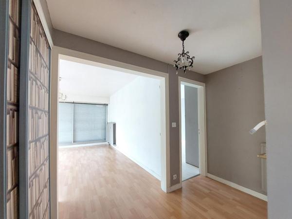 Boulevard Guist'hau.Appartement  - T2 d’angle très lumineux – Hypercentre de Nantes