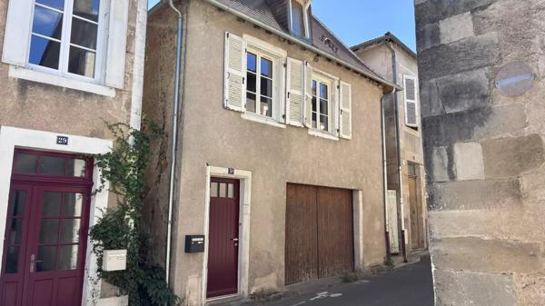 Maison de ville rénovée, cité de l'écrit à Montmorillon