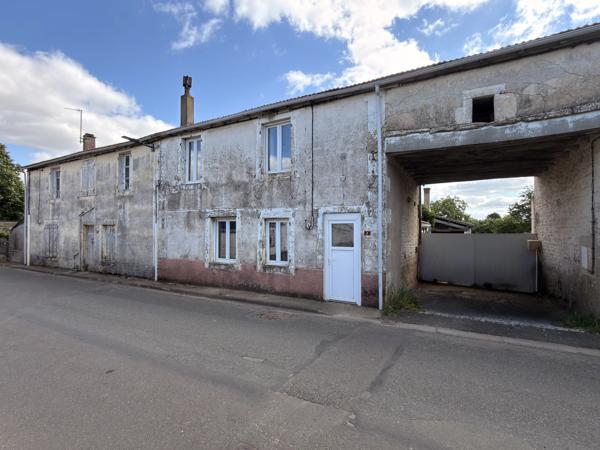 Deux maisons pour le prix d’une – Fort potentiel avec dépendances et grand terrain