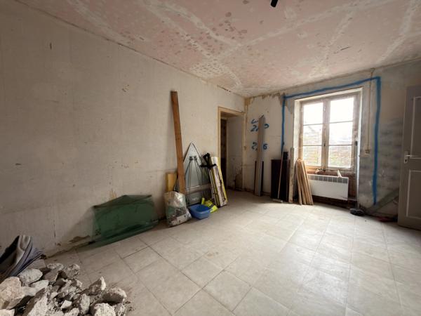 Deux maisons pour le prix d’une – Fort potentiel avec dépendances et grand terrain