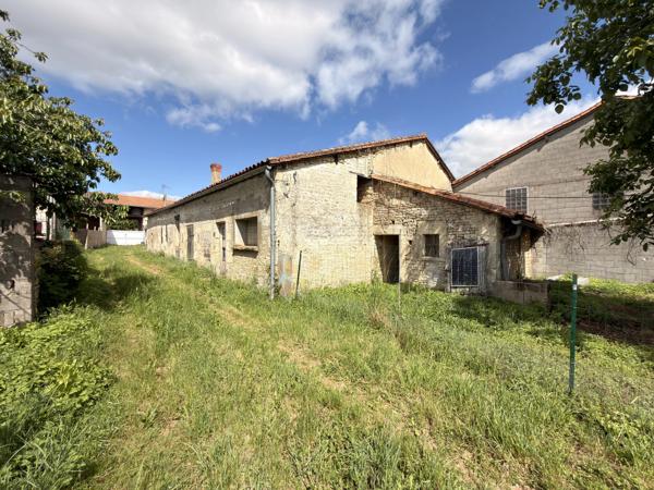 Deux maisons pour le prix d’une – Fort potentiel avec dépendances et grand terrain