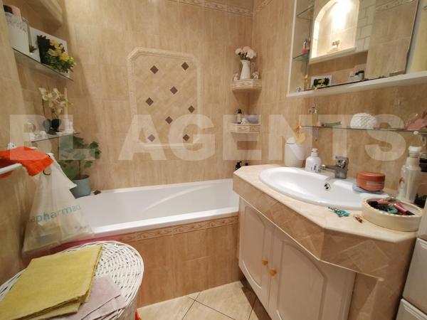 Appartement T3, garage et cave, quartier Près d'Arènes