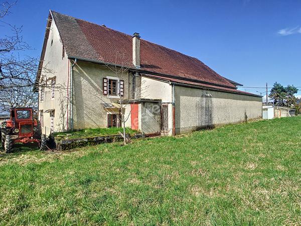 COPPONEX _ Ferme mitoyenne à rénover avec jardin et garage