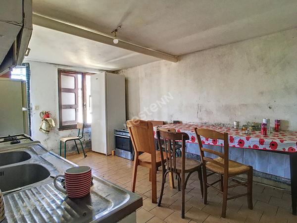 COPPONEX _ Ferme mitoyenne à rénover avec jardin et garage