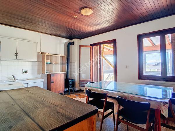 COPPONEX _ Ferme mitoyenne à rénover avec jardin et garage