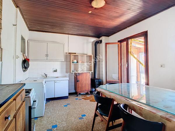 COPPONEX _ Ferme mitoyenne à rénover avec jardin et garage