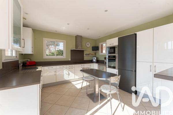 Maison à vendre 7 pièces 145 m² Saint-Cyr-sur-Mer