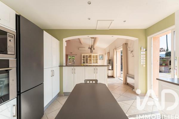 Maison à vendre 7 pièces 145 m² Saint-Cyr-sur-Mer