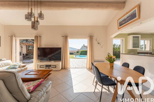 Maison à vendre 7 pièces 145 m² Saint-Cyr-sur-Mer