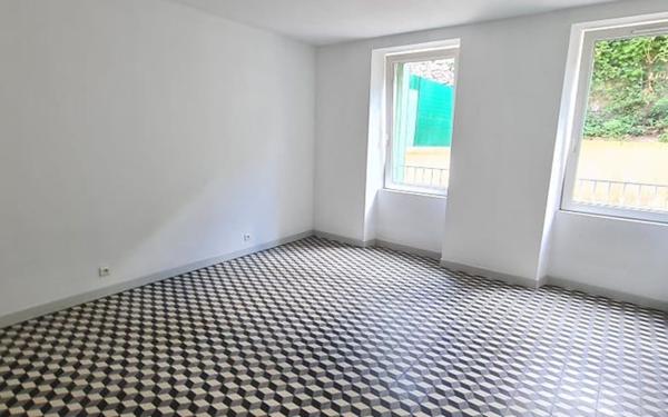 Maison à louer    5 pièces •  Joyeuse