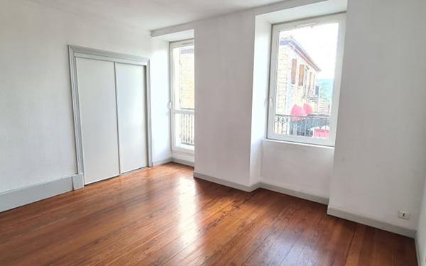 Maison à louer    5 pièces •  Joyeuse