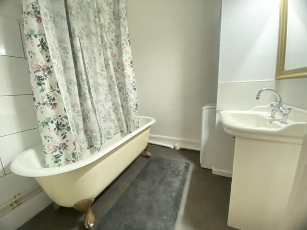 03200 VICHY – APPARTEMENT 5 PIÈCES EN OPTION 1 PLACE DE PARKING (GARAGE) AVEC CAVE– COEUR DE VILLE –