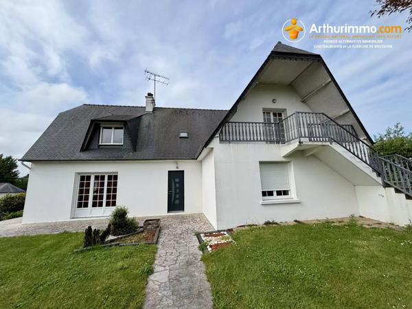 Vente                                                      Maison
                        
                     10 pièces                      253 m2                     à Vitré