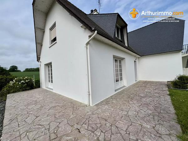Vente                                                      Maison
                        
                     10 pièces                      253 m2                     à Vitré