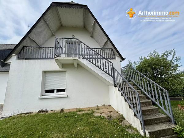 Vente                                                      Maison
                        
                     10 pièces                      253 m2                     à Vitré