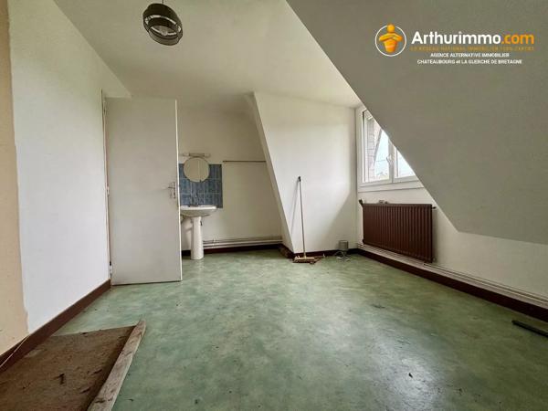 Vente                                                      Maison
                        
                     10 pièces                      253 m2                     à Vitré