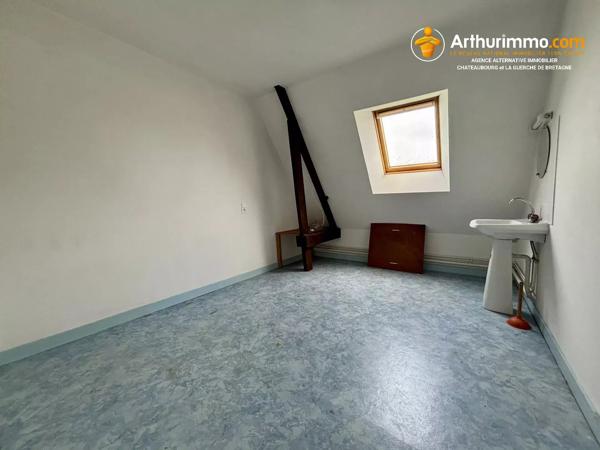 Vente                                                      Maison
                        
                     10 pièces                      253 m2                     à Vitré