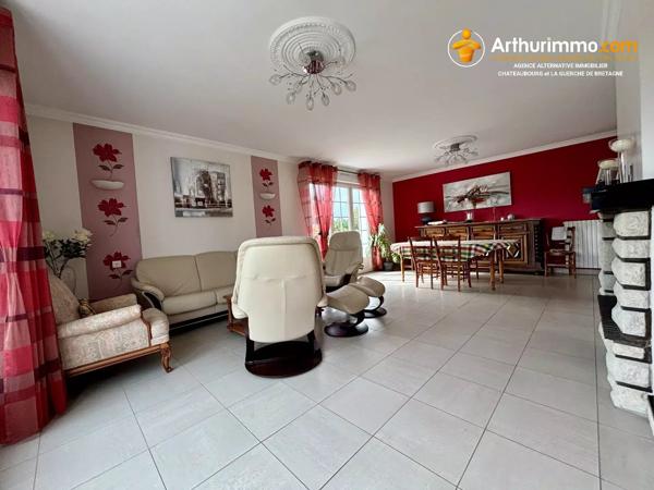 Vente                                                      Maison
                        
                     10 pièces                      253 m2                     à Vitré
