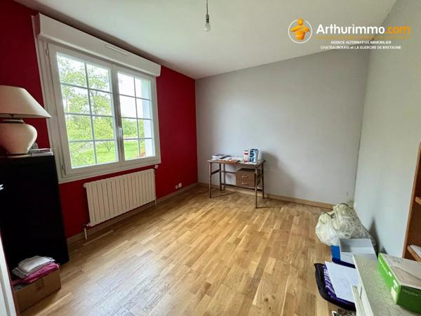Vente                                                      Maison
                        
                     10 pièces                      253 m2                     à Vitré