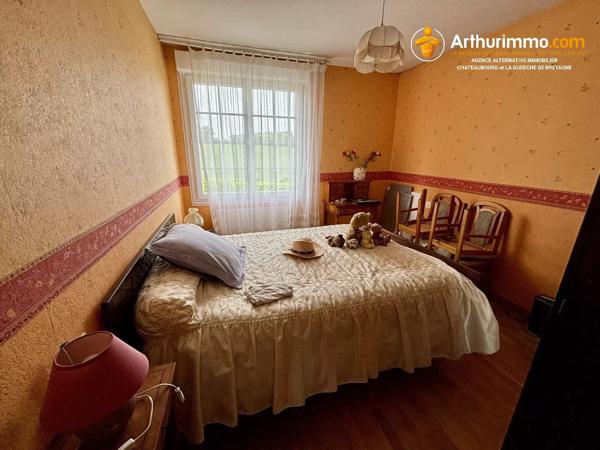 Vente                                                      Maison
                        
                     10 pièces                      253 m2                     à Vitré