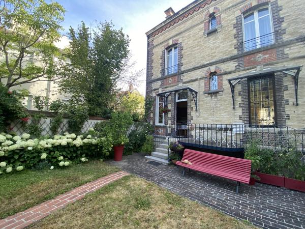 DEMEURE BOURGEOISE DE CARACTERE AVEC JARDIN – TROYES