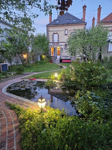 DEMEURE BOURGEOISE DE CARACTERE AVEC JARDIN – TROYES