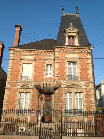 DEMEURE BOURGEOISE DE CARACTERE AVEC JARDIN – TROYES