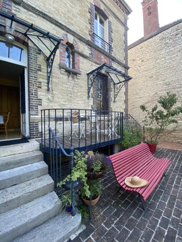 DEMEURE BOURGEOISE DE CARACTERE AVEC JARDIN – TROYES