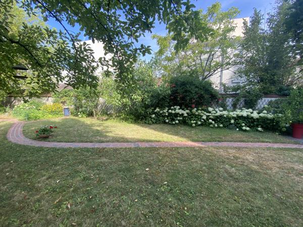 DEMEURE BOURGEOISE DE CARACTERE AVEC JARDIN – TROYES