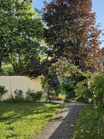 DEMEURE BOURGEOISE DE CARACTERE AVEC JARDIN – TROYES