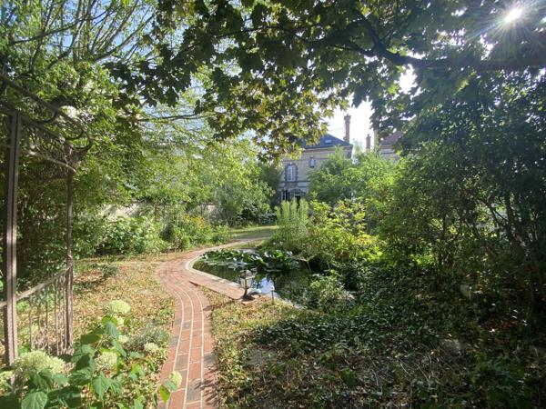 DEMEURE BOURGEOISE DE CARACTERE AVEC JARDIN – TROYES