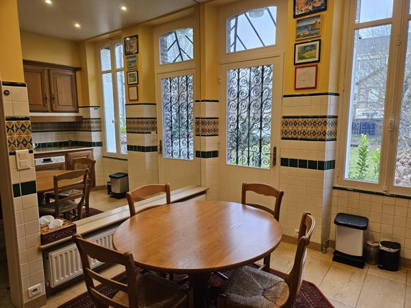 DEMEURE BOURGEOISE DE CARACTERE AVEC JARDIN – TROYES