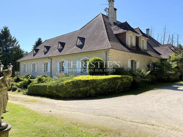 Une chartreuse d’exception aux allures de château, au cœur du Périgord Vert