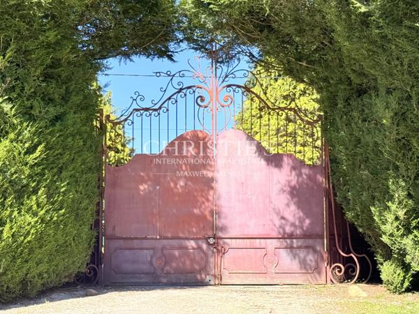 Une chartreuse d’exception aux allures de château, au cœur du Périgord Vert