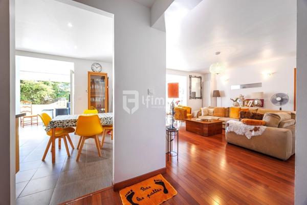 Petite résidence piscine charges faibles/ Appartement/ Stationnement