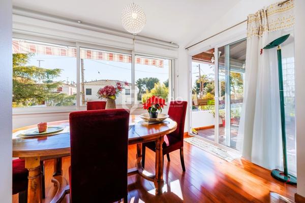 Petite résidence piscine charges faibles/ Appartement/ Stationnement