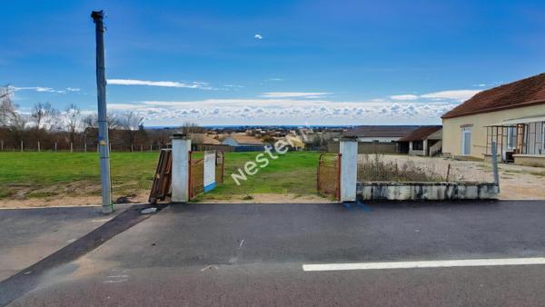 Terrain constructible au centre de Saint Martin En Bresse de 942 m2